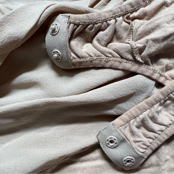 BEBE TAN LONG SLEEVE PLUNGING V NECK CUTOUT BODYSUIT BLOUSE SIZE XS - Picture 5 of 8